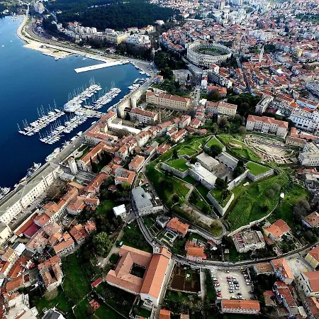 아파트 Caveromane 2 *