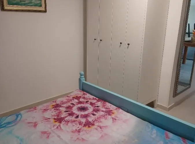Caveromane 2 Apartman *